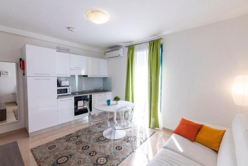 The Caves Apartments Saint Julian's ภายนอก รูปภาพ